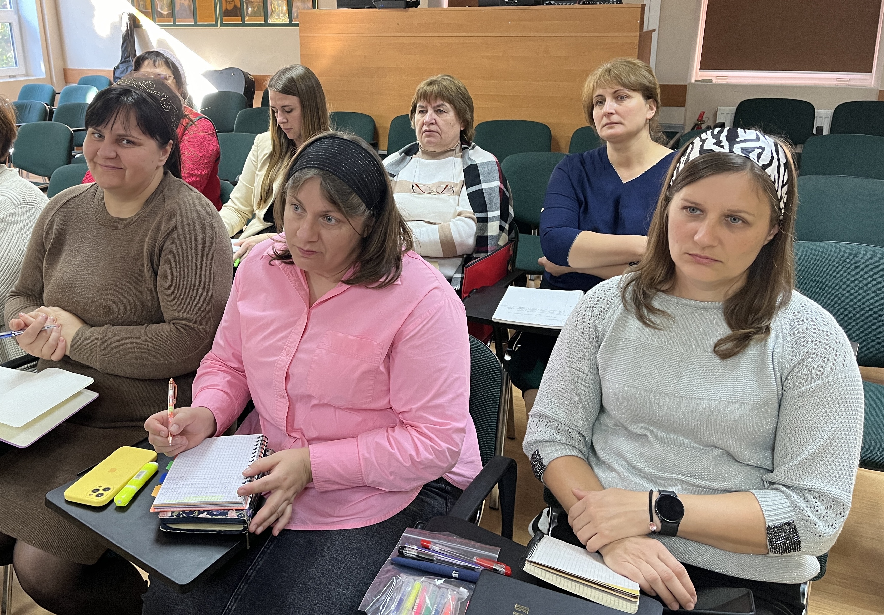 жіноче служіння