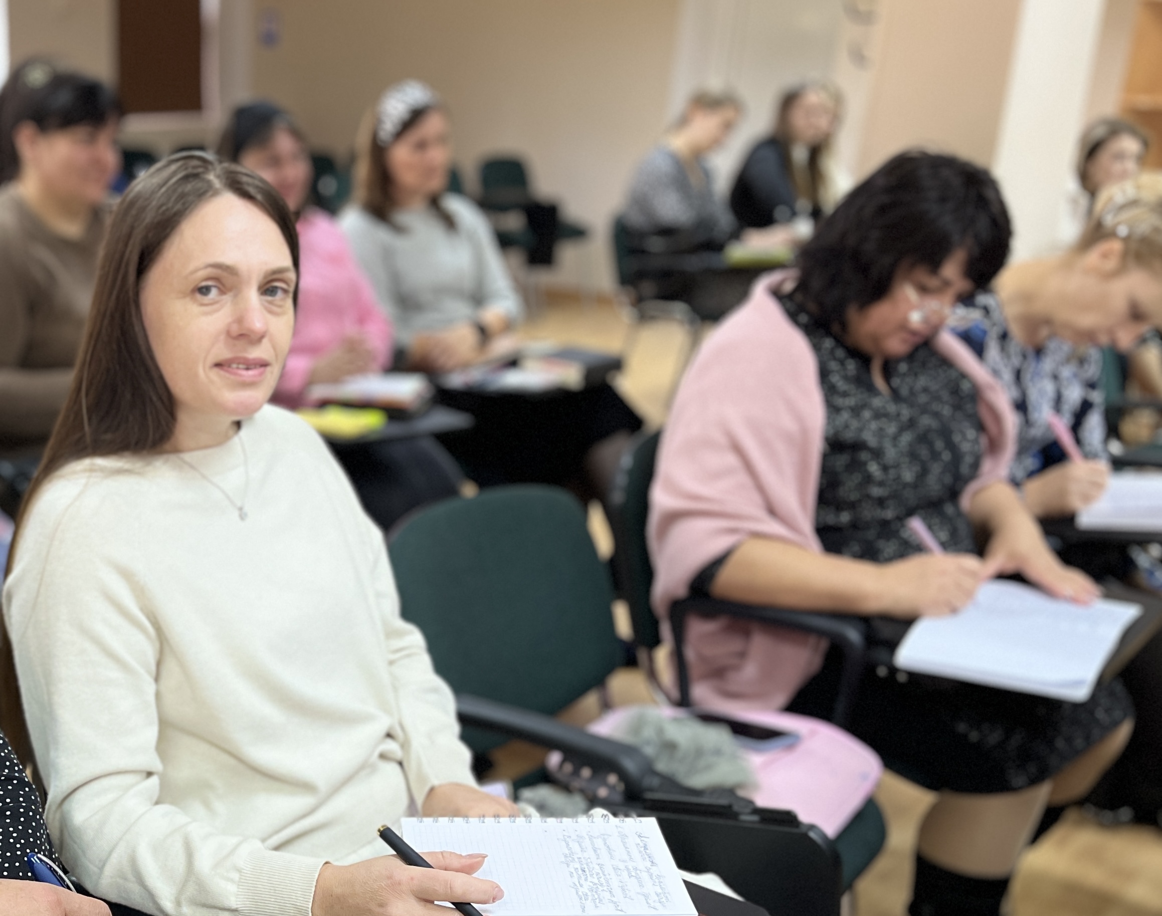 жіноче служіння