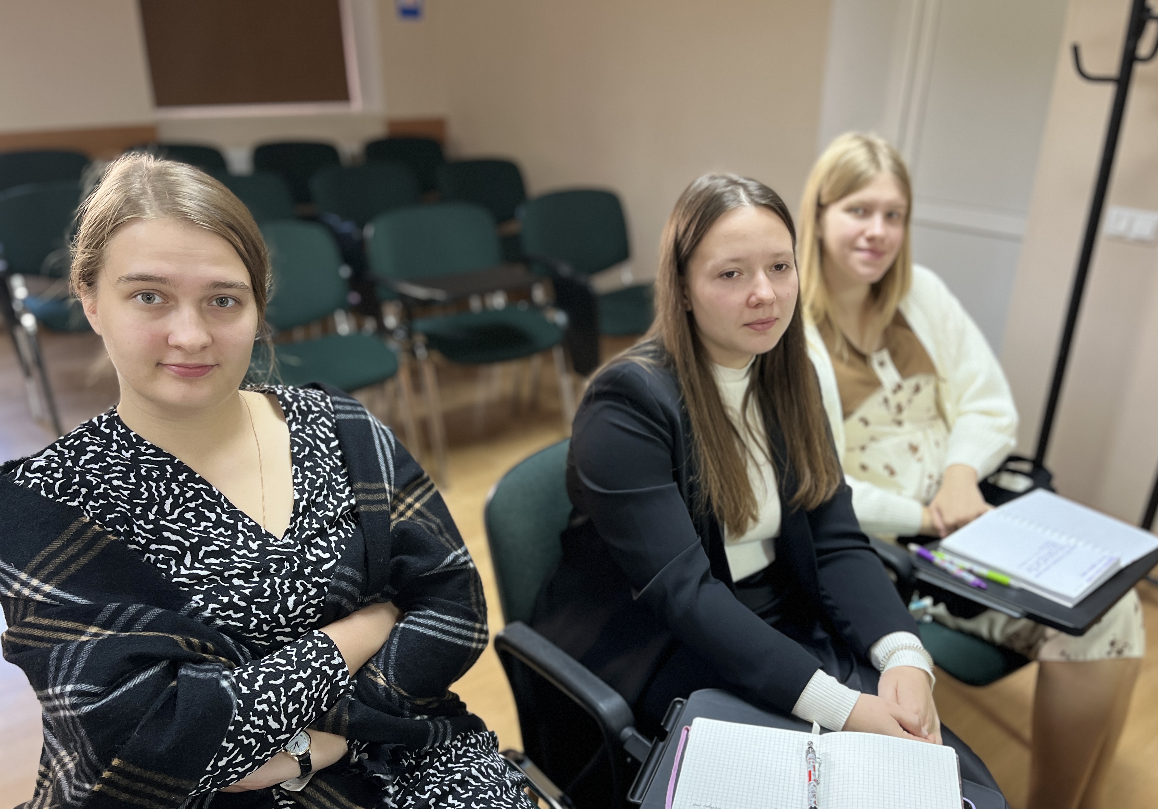 жіноче служіння