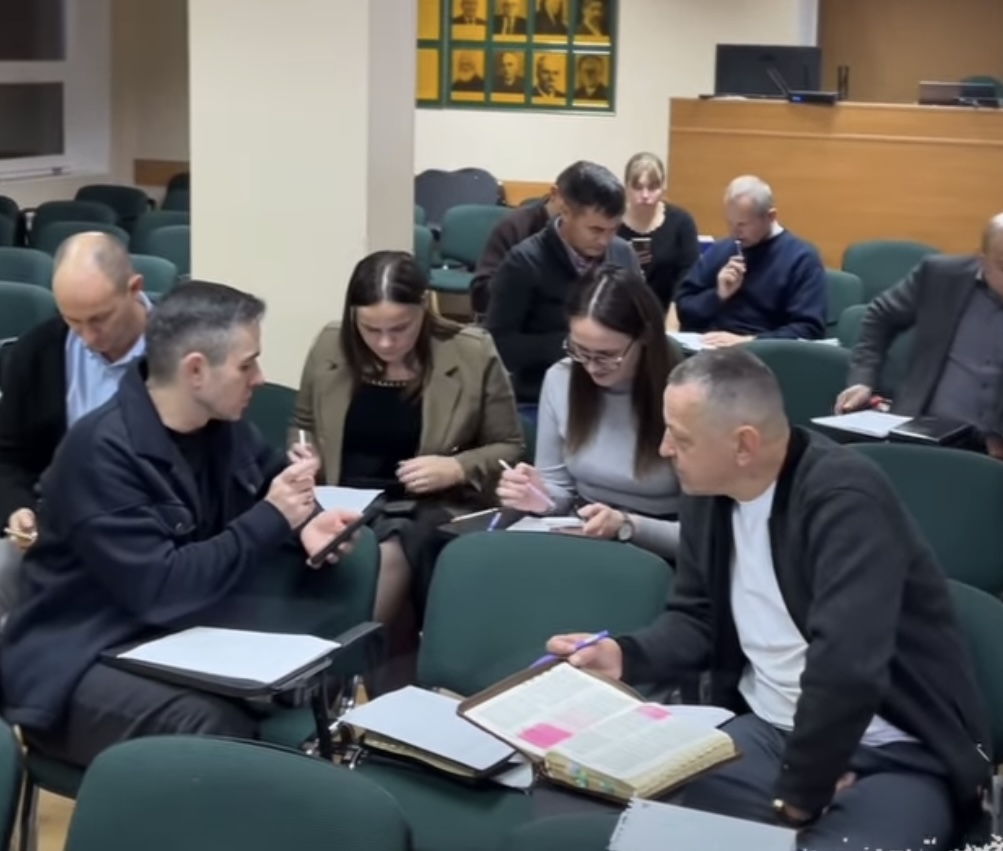 магістри
